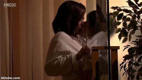 【水野朝陽】カメラマンに溺れた爆乳下着モデルがデカチンハメて中出しSEX