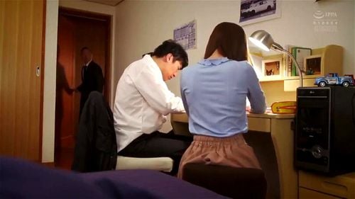 綺麗で優しい美乳女家庭教師を襲ったらノリノリで中出しさせてくれたww
