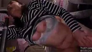 巨乳人妻たちがバス痴漢に遭遇！変態男たちに精液ぶっかけられる！