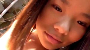 ロリコン親父たちが温泉旅行でロリと中出しセックス