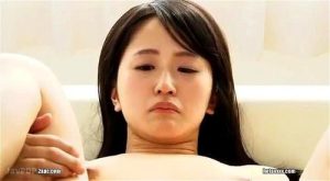 美乳スレンダーJKが騙されてその場で脱がされ金持ち親父の肉便器にされる