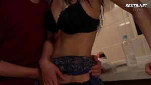 旦那と上手くいっていない美巨乳人妻がバイトの男の子と中出し不倫エッチ