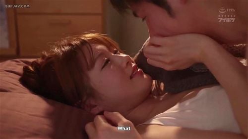 胸元緩い美乳先輩OLと奥さんと電話中に騎乗位生ハメ不倫