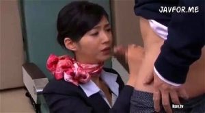 ドスケベCAが乗客のチンポを舐めて勃起チンポをハメ始めるww