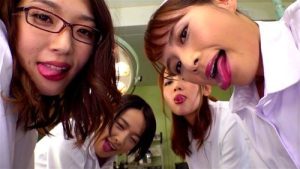 痴女ナースたちが勃起チンポ見ながらオナニー姿見せてくる…