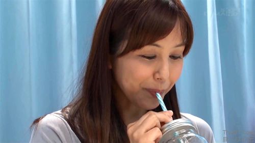 マジックミラー号で盛ったおばさん人妻がお小遣い稼ぎでハメまくる！